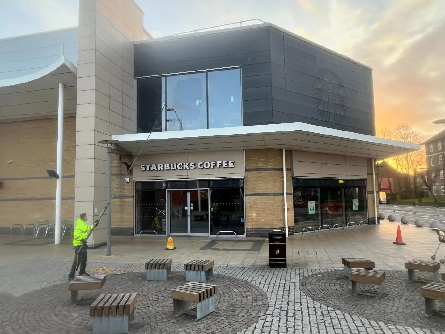 Commercial window cleaning for restaurants